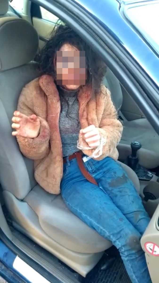 Antalya'da kendisini polis olarak tanıtan kişi tarafından kaçırılıp elleri ve ayakları bağlandıktan sonra darp edilen ve daha sonra ormanlık alana bırakılan genç kız, hastanede tedavi altına alındı. Polis tarafından yakalanıp adliyeye sevk edilen şüpheli ise tutuklanarak cezaevine gönderildi. ile ilgili görsel sonucu